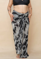 Woman wearing a black and white patterned sarong 